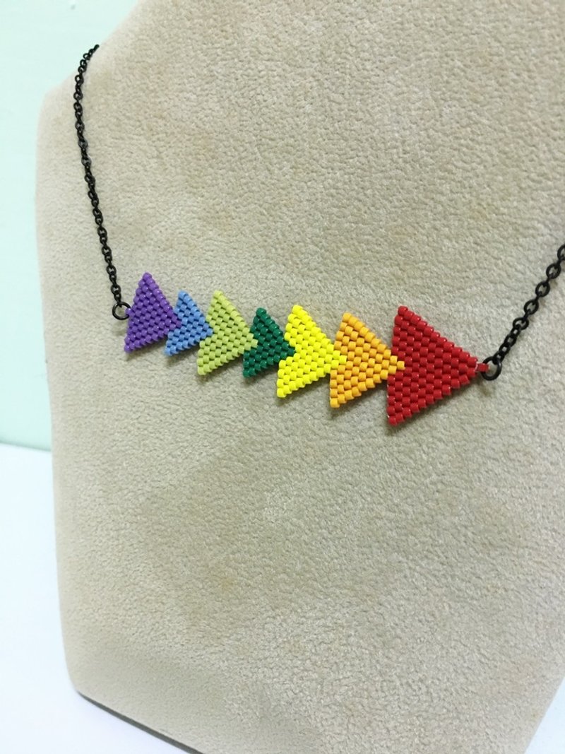彩虹三角編織頸鏈 Rainbow Triangle Necklace (N1608JS) - 頸鏈 - 其他材質 多色