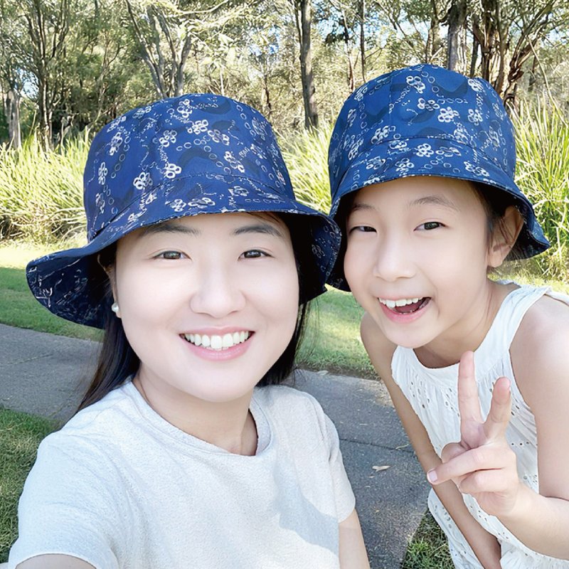 大人+小孩親子同款_深藍色雙面戴漁夫帽-調節尺寸 收納 吸濕排汗 - 帽子 - 環保材質 
