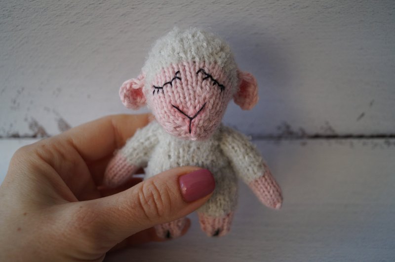 Sheep toy knitting pattern, PDF. Amigurumi pattern - 手工藝教學/工具書 - 其他材質 