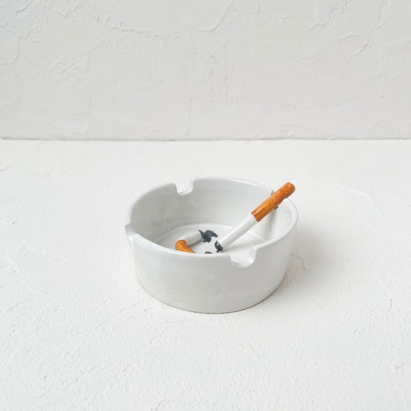 灰皿 / Ash tray - 擺飾/家飾品 - 陶 白色