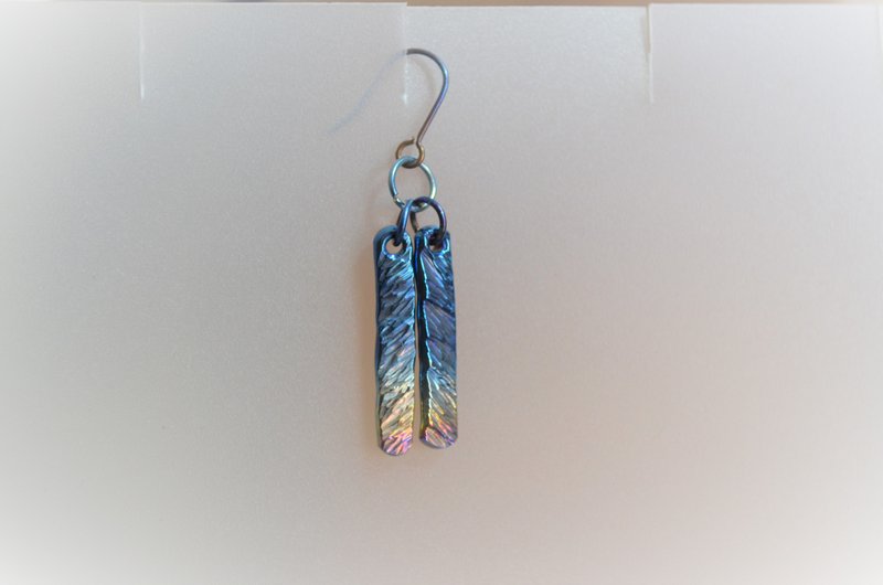 Titanium　pierced earrings・チタン製ピアス・グラデ・ショート・ツイン - 耳環/耳夾/耳骨夾 - 其他金屬 藍色