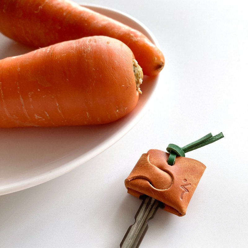 【#craft kit】Carrot-ish Leather  Key Cover without sewing #No tools - Keychains - Genuine Leather Orange