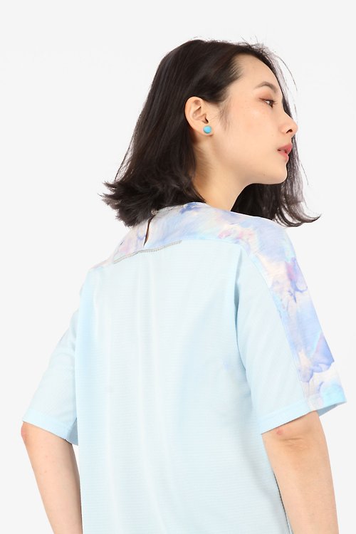 BREEZI ISLAND  都會機能服飾 透膚花袖反光吸排上衣-水藍