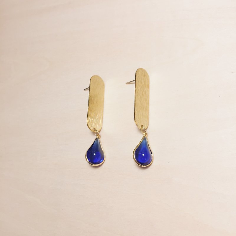 復古黃銅刻紋金邊寶藍水滴耳環 - 耳環/耳夾 - 銅/黃銅 藍色