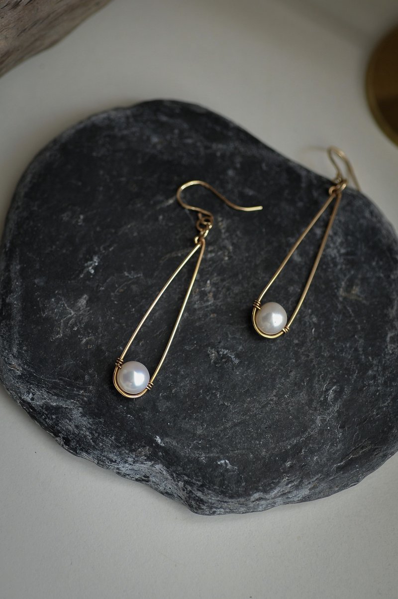 ハートストリングスレンダードロップシェイプパールピアス14Kゴールドフィルド - ピアス・イヤリング - 真珠 ホワイト