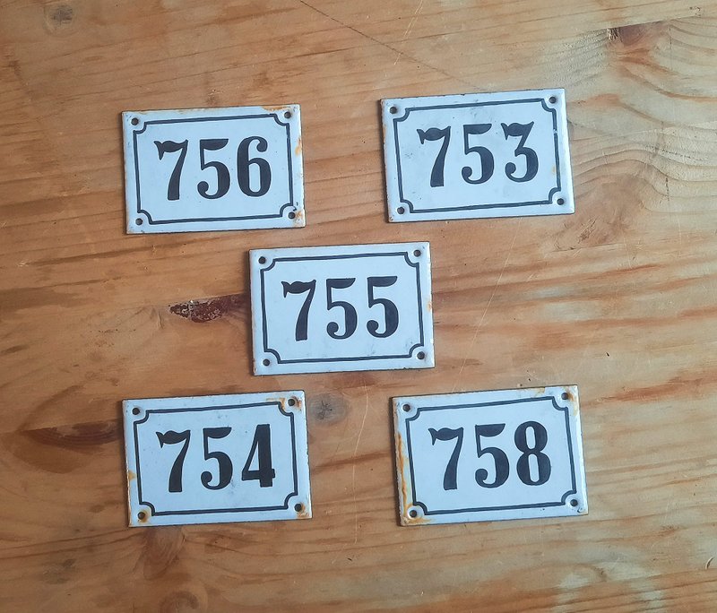 Enamel metal house address number sign 753 754 755 756 758 door plaque vintage - ม่านและป้ายประตู - วัตถุเคลือบ ขาว