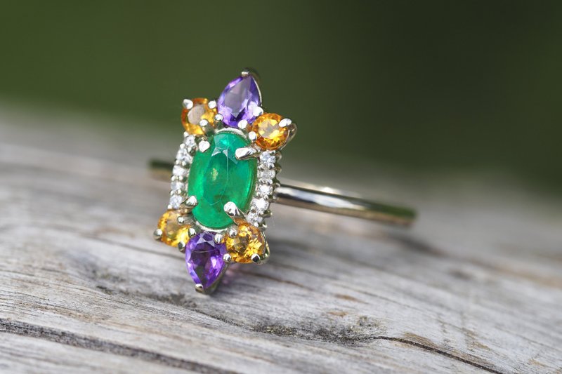 14 k gold ring with emerald, sapphires,amethysts and diamonds - แหวนทั่วไป - เครื่องประดับ สีทอง