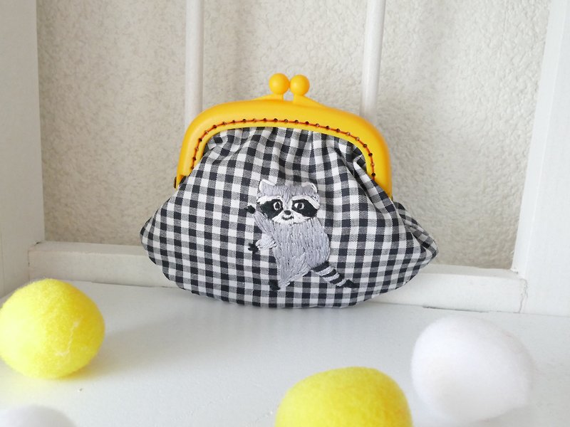Embroidered gamaguchi gingham check raccoon - Toiletry Bags & Pouches - Cotton & Hemp Transparent