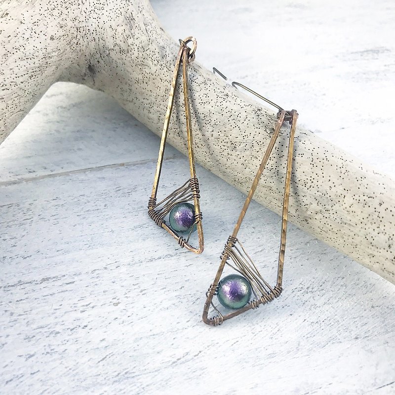 Handmade copper earrings - triangular geometry - Earrings & Clip-ons - Paper Purple