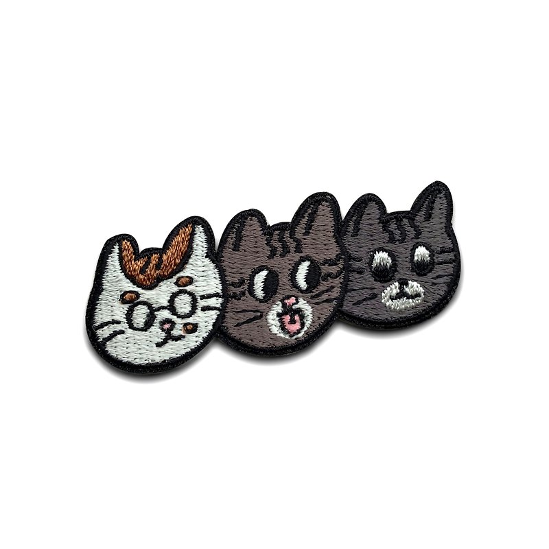アイロン パッチ --- 三匹猫 一緒 - 編み物/刺繍/羊毛フェルト/裁縫 - 刺しゅう糸 グレー