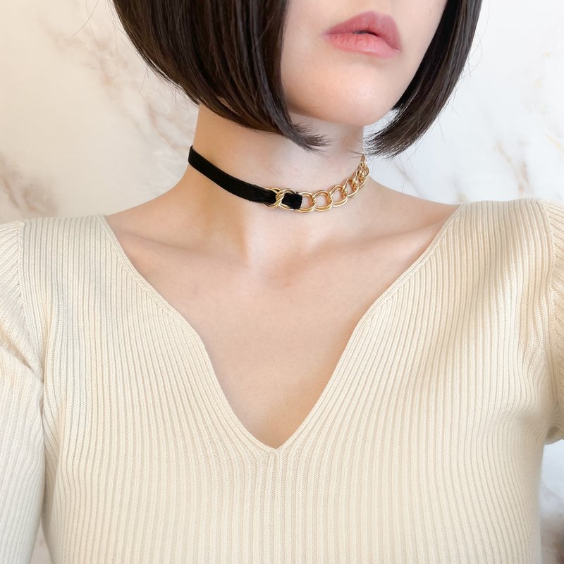 Asymmetrical choker with chain and velvet ribbon SV491 - สร้อยติดคอ - วัสดุอื่นๆ สีดำ