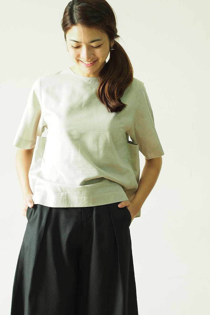 Mani Mina Short Sleeve Top with Back Pleat // Beige - เสื้อผู้หญิง - ผ้าฝ้าย/ผ้าลินิน 