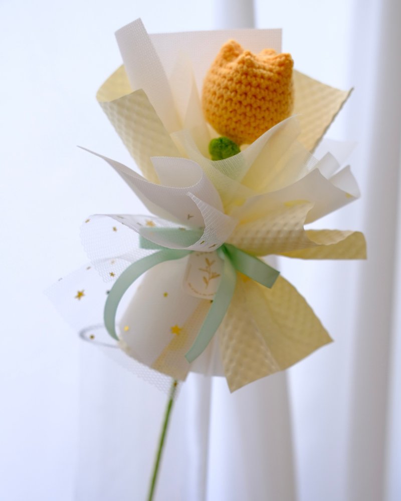 Melon and orange knitted tulip bouquet with bag and small card - ช่อดอกไม้แห้ง - ผ้าฝ้าย/ผ้าลินิน สีส้ม