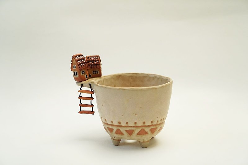 Plant pot with a houses,two tone,cactus,ceramics,pottery,handmade - 玩偶/公仔 - 陶 咖啡色