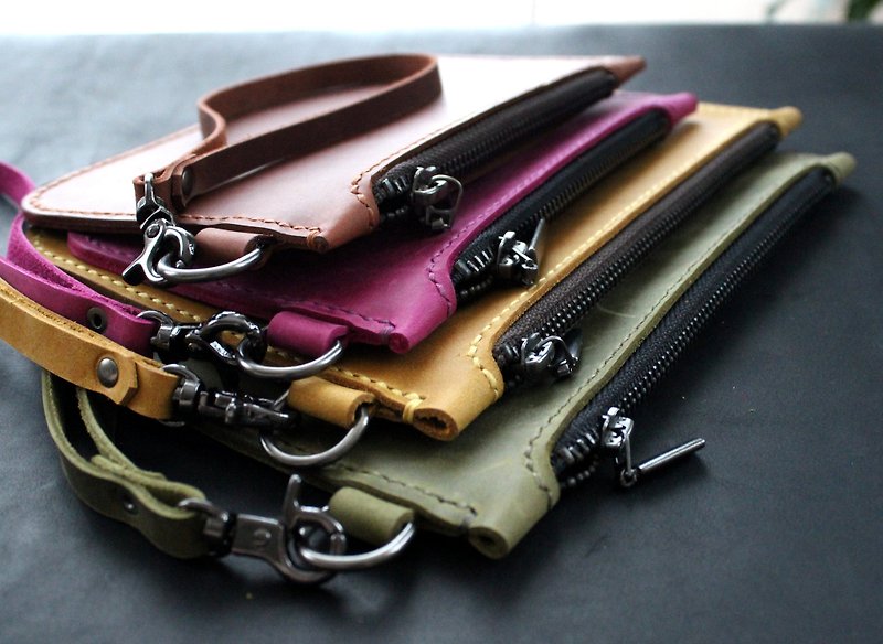 Leather Pouch, Clutch Bag, Makeup Travel Essential Purse Wrislet Envelope clutch - กระเป๋าเครื่องสำอาง - หนังแท้ สีเหลือง