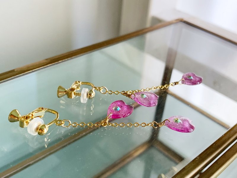 搖曳的櫻花耳針/繡球花耳夾 - 耳環/耳夾 - 樹脂 粉紅色