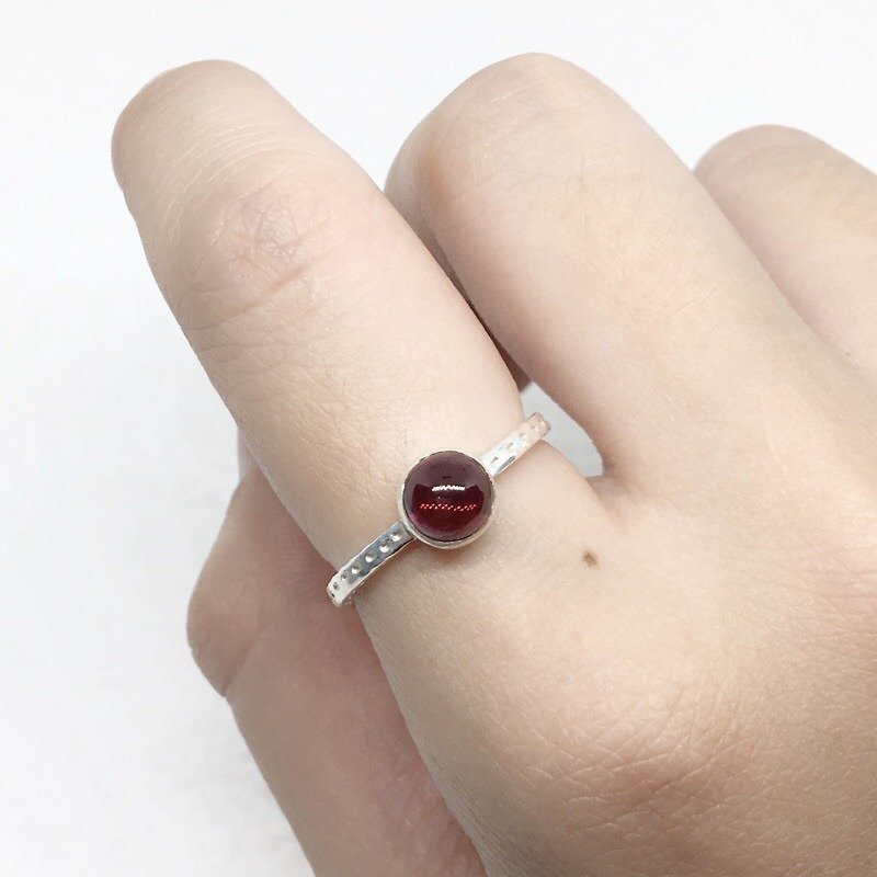 Egg face garnet 925 sterling silver fashion simple style ring Nepal handmade mosaic production (style 2) - Bracelets - Gemstone Red