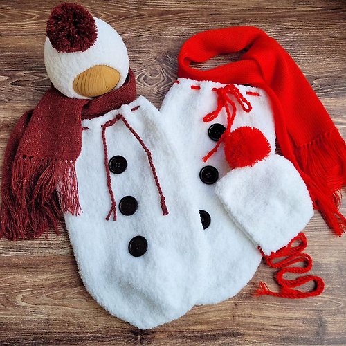 KrisboNewbornProps Snowman newborn outfit. Christmas photo props