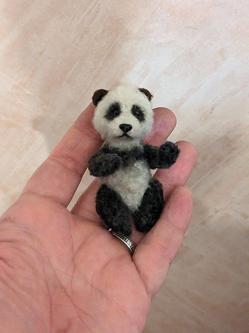 有趣的小狗屋 Panda chan. Crocheted. For adoption. Lovely pat. Kawaii. パンダ. 熊貓