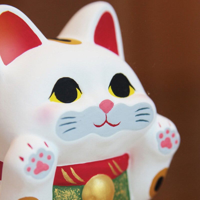 [Exchange Gifts] Kyoto RYUKODO Lucky Cat on the Window for Good Luck - White/Gold - ของวางตกแต่ง - ดินเผา สีทอง