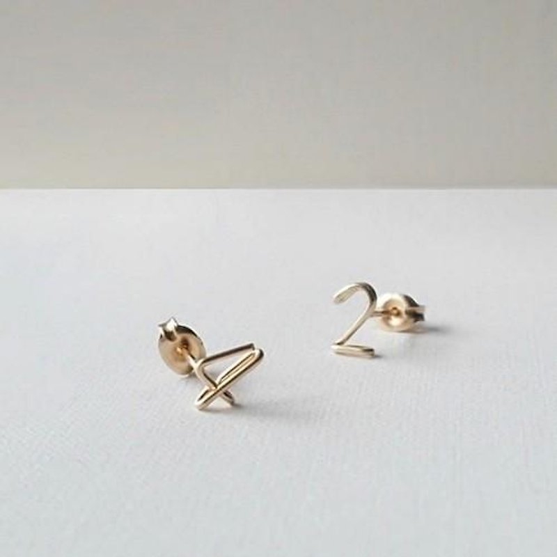 Hitotsubu number stud earrings - ต่างหู - โลหะ สีทอง