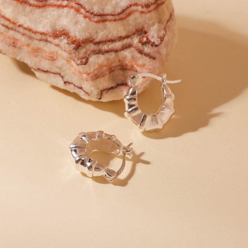 Croissant Earrings Sterling Silver Hoop Earrings Huggie Earrings Small Hoops - ต่างหู - เงิน สีทอง