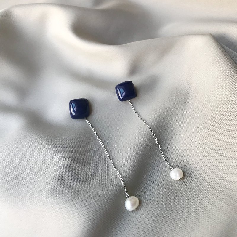 Square dark blue pearl chain earrings dual-use - ต่างหู - เครื่องเพชรพลอย สีน้ำเงิน