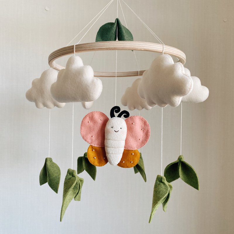 Woodland baby mobile Cute Butterfly and leaves decor - ผ้าปูที่นอน - วัสดุอีโค หลากหลายสี