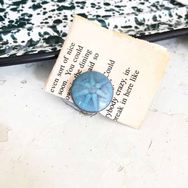 Ancient Cave firm │ │ earrings European antique old marine blue and gray 1950 to 1970 clip-on ear - ต่างหู - วัสดุอื่นๆ สีน้ำเงิน