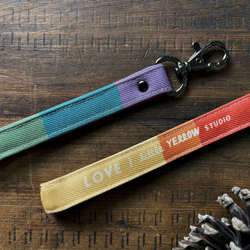 愛 LOVE - 手腕繩 手繩 掛繩 包包掛飾 鑰匙圈 - 手機掛繩/背帶 - 聚酯纖維 多色