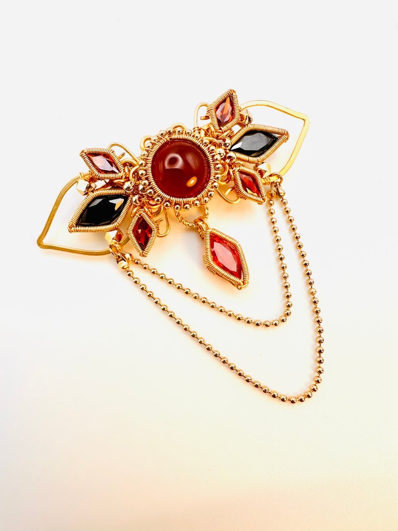 Night Breeze Red Dream-red agate Stone gold copper Bronze braided classic temperament brooch - เข็มกลัด - หยก สีแดง