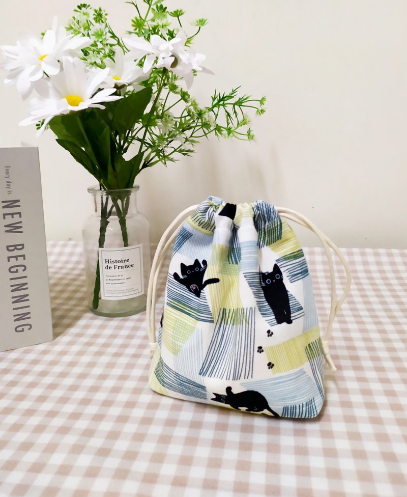 Jifu series three-dimensional drawstring pocket/storage bag/universal gift/cute black cat style - กระเป๋าหูรูด - ผ้าฝ้าย/ผ้าลินิน ขาว