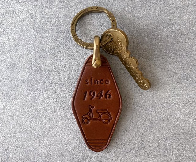 MochiThings: Classic Genuine Leather Hotel Key Ring