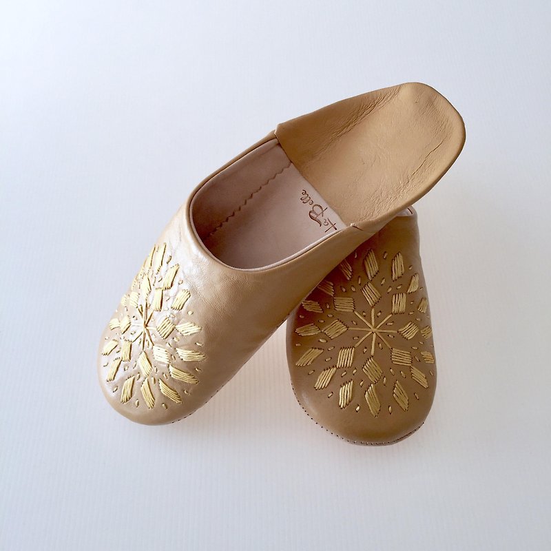 Babouche Slipper/拖鞋/ 綺麗な刺繍バブーシュ　ブロードリー　キャメル　　（スリッパ） - その他 - 革 ブラウン