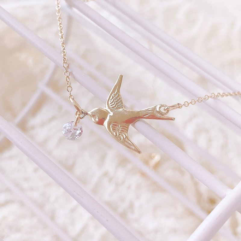 [14Kgf non-fading] Happy blue bird necklace clavicle chain customized without allergies - Collar Necklaces - Precious Metals Gold