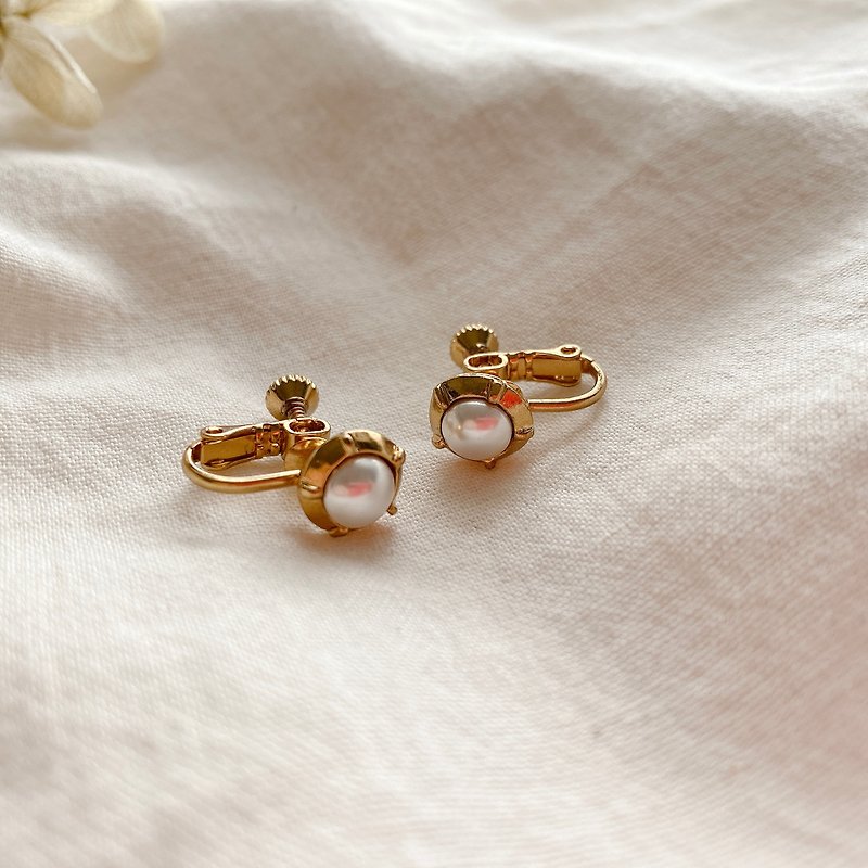 White angel-Brass earrings - ต่างหู - ทองแดงทองเหลือง ขาว