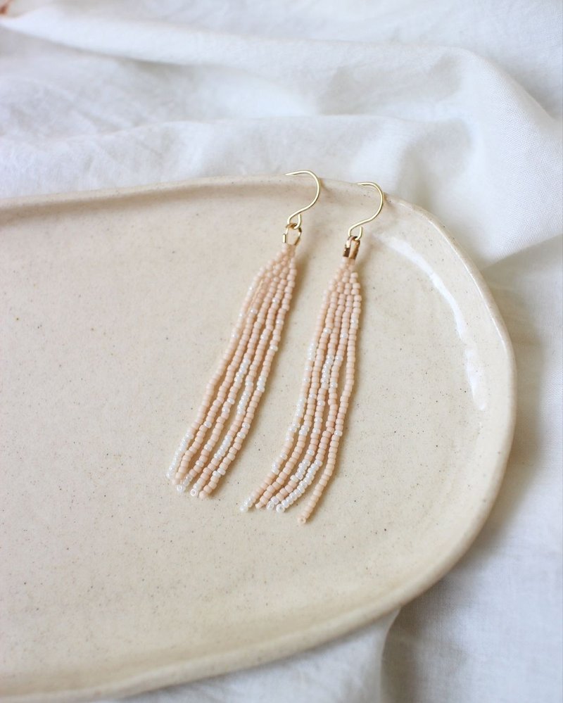 Beaded earrings_small tassel/apricot/beading earing - ต่างหู - แก้ว สึชมพู