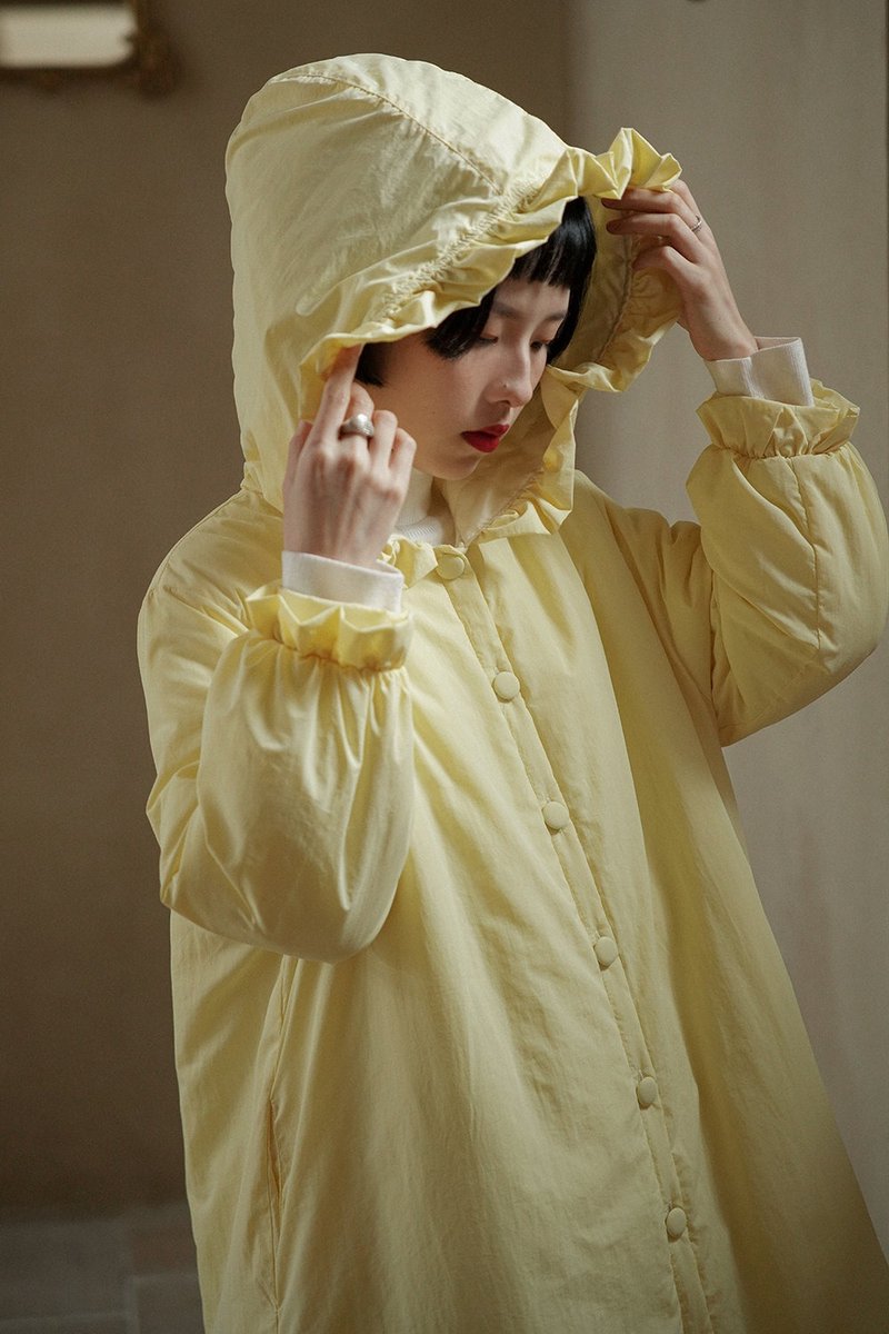 小雞黃色 軟fufu小黑帽棉服外套 小個子荷葉邊中長款棉衣 - 女大衣/外套 - 聚酯纖維 黃色