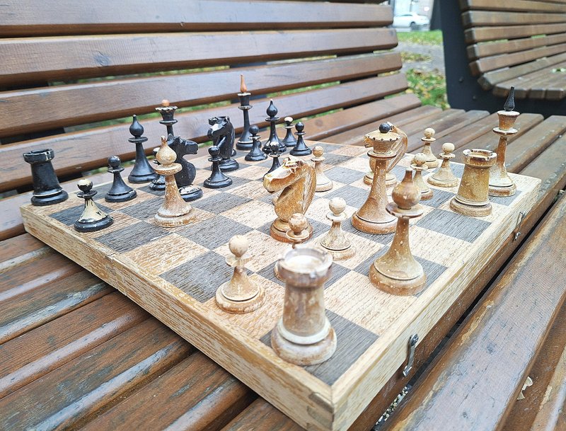 Mordovian Soviet chess set 1955 — 70 years old vintage Russian chess gift - 桌遊/卡牌 - 木頭 