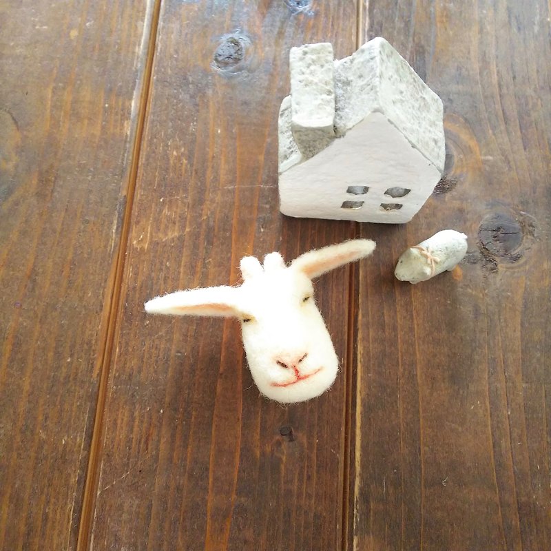 Goat brooch - Brooches - Wool White