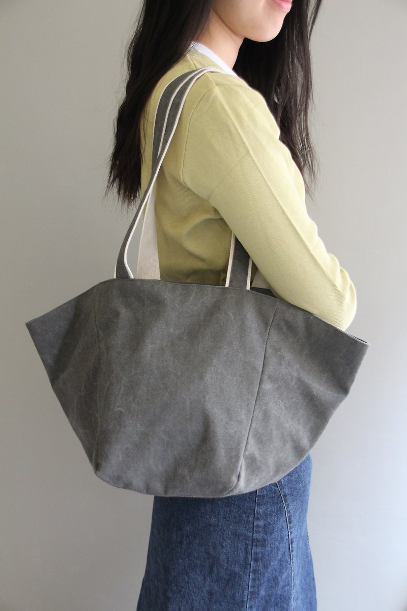 Won my heart series iron gray thick washed canvas bag only the out of print one out - กระเป๋าแมสเซนเจอร์ - ผ้าฝ้าย/ผ้าลินิน สีเทา