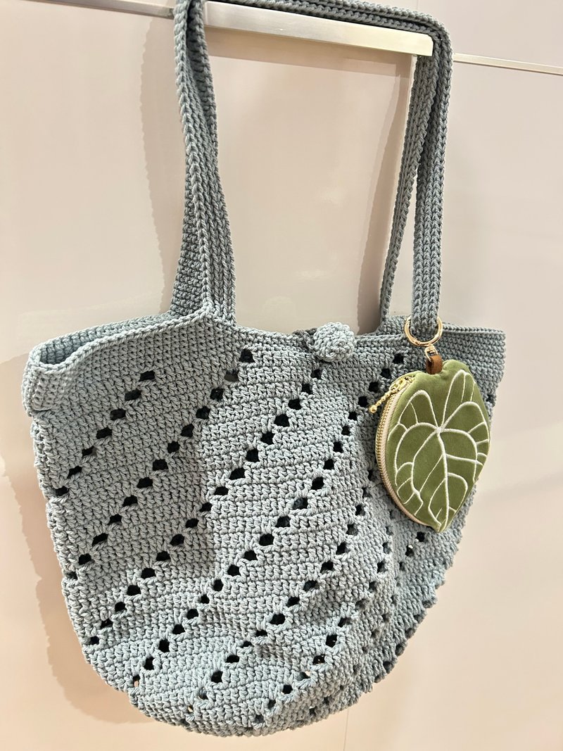 Embroidery soft green Anthurium leaves mini pouch size s - 零錢包/小錢包 - 其他材質 綠色