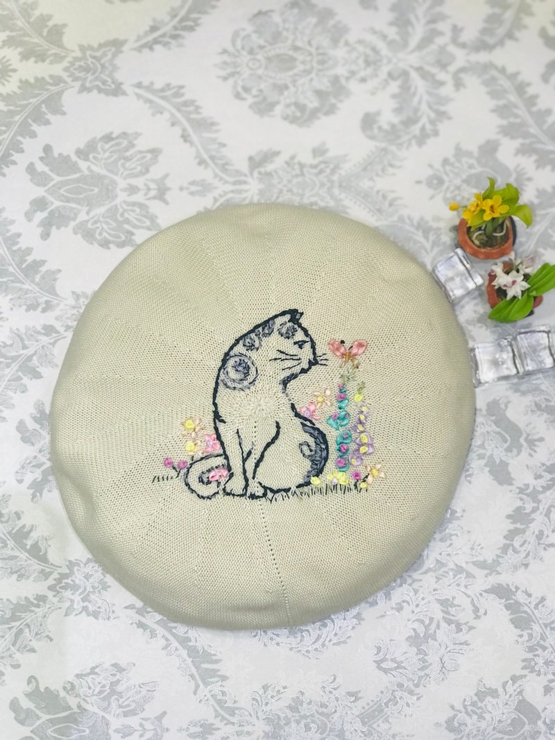 原創設計貝雷帽 新款春秋刺繡帽子 handmade embroidery beret - 帽子 - 棉．麻 白色