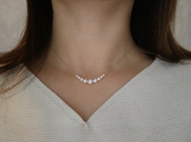 Akoya pearl necklace 2.5-6mm Saizeriya gradation 18k chain Smile design Japan Akoya pearl smile necklace clavicle chain 40cm 18k gold - Necklaces - Pearl White