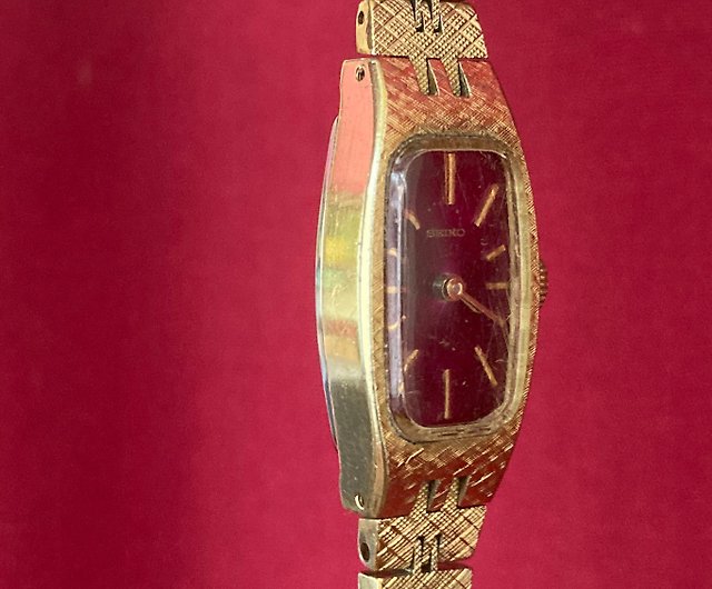 SEIKO Metallic Red Dial Gold Oblong Case Cross Pattern Strap Manual Winding  Mechanical Watch - Shop 1j-studio Women's Watches - Pinkoi