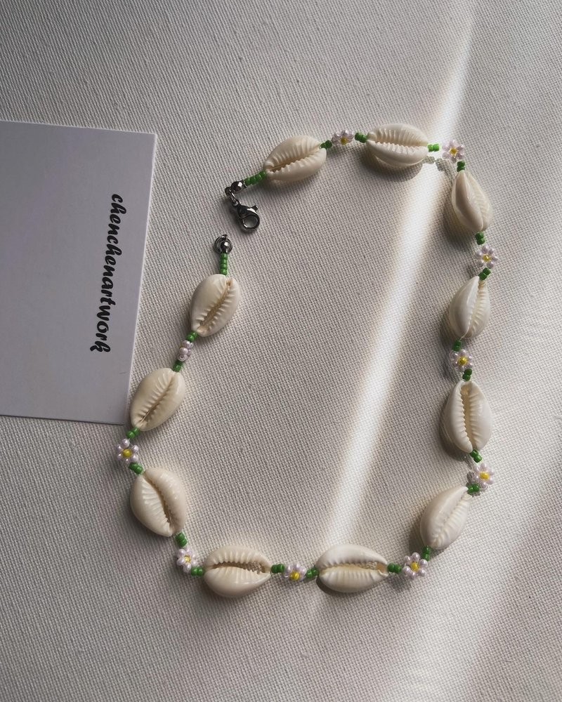 European and American island Bali shell flower flower braided shell necklace flower necklace - Necklaces - Shell White