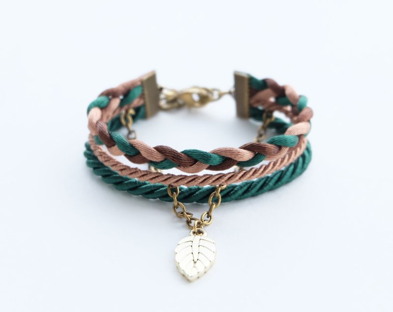Leaf wrap bracelet in dark green / chocolate - สร้อยข้อมือ - วัสดุอื่นๆ สีเขียว