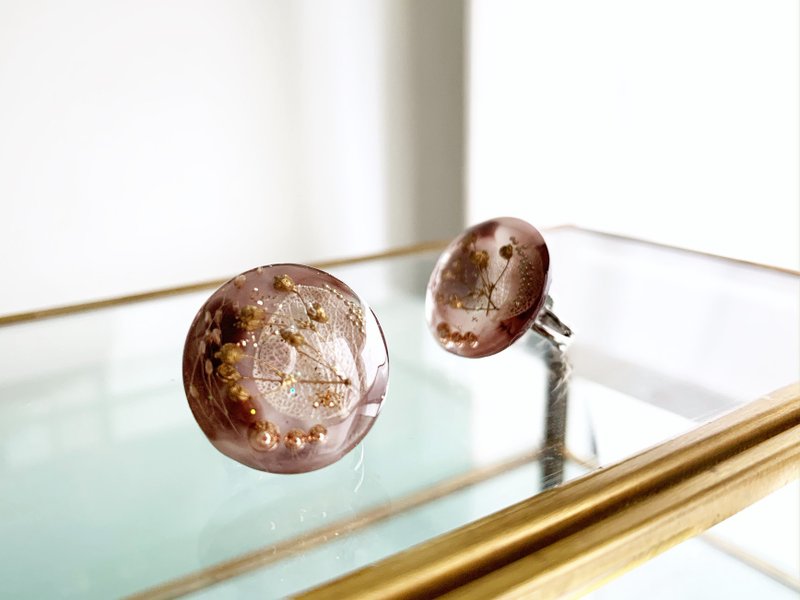 Chocolate color and botanical fluffy Clip-On - ต่างหู - เรซิน สีนำ้ตาล