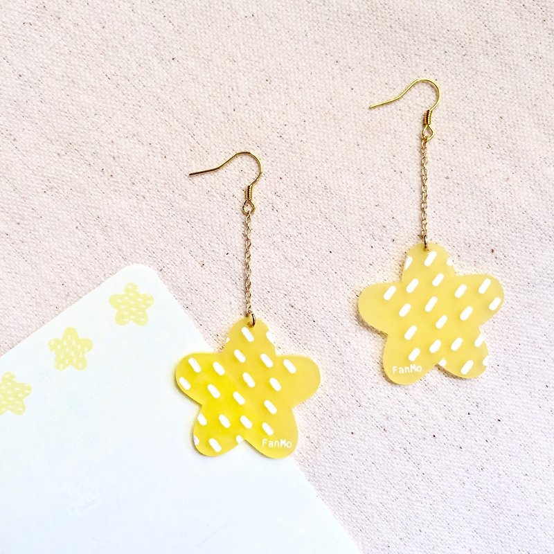 Swing fat stars / earrings ear hook ear clip - Earrings & Clip-ons - Acrylic Yellow