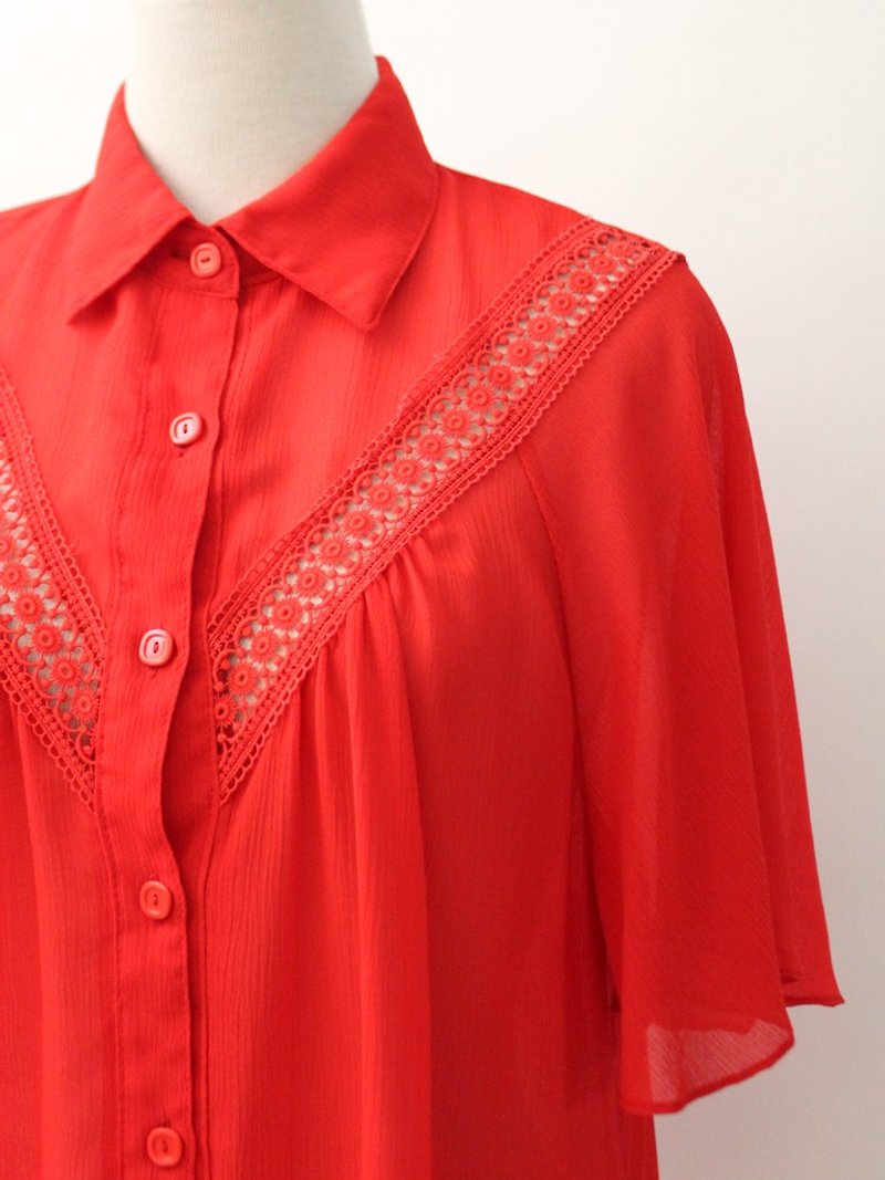 復古日本製蕾絲拼接V大紅色短袖古著襯衫 Vintage Blouse - 女襯衫 - 聚酯纖維 紅色